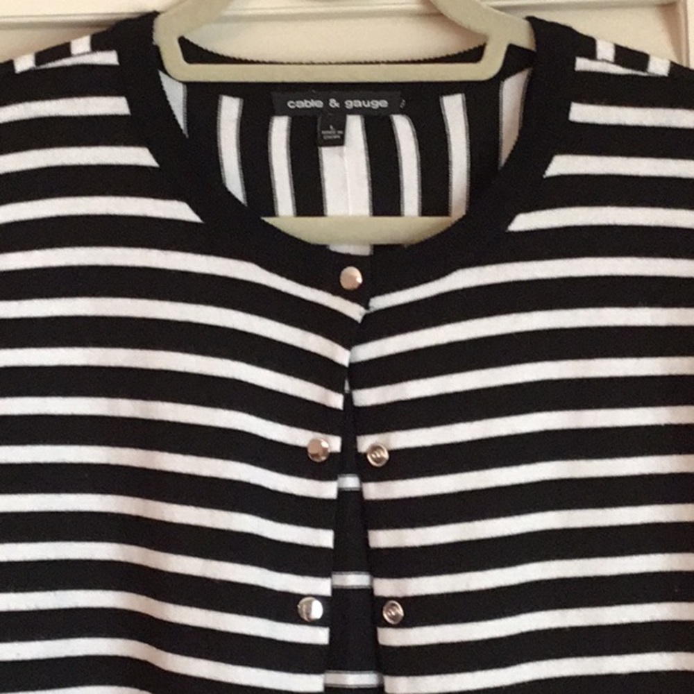 Cable & Gage sweater‎